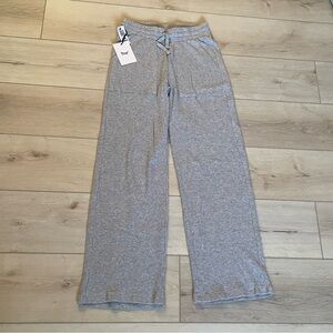 ARITZIA TNA Thermal Waffle Wide Leg Pants
Elastic Waist Pockets Grey XXS